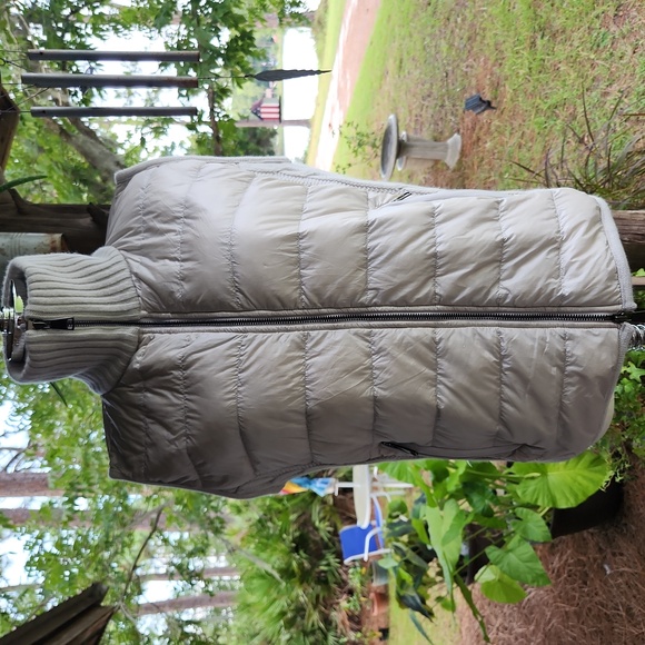 Diane Snyder cashmere taupe or beige zip front puffer vest - Picture 1 of 13